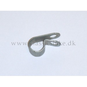 83-5528  battery carrier hose fixing clip.holder